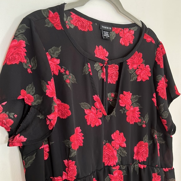 🎈3/$25🎈TORRID 0 Floral Peplum Polyester Blouse EUC - Picture 2 of 6